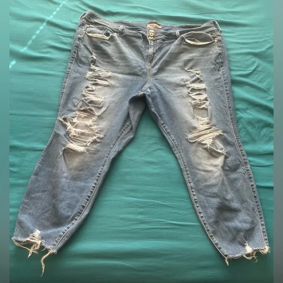 Torrid 28R Super Soft Jegging Medium Wash - Picture 4 of 11